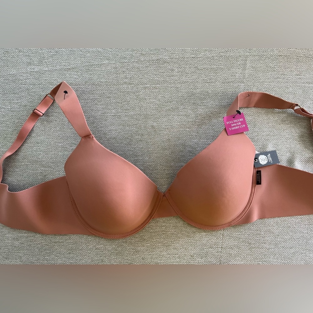 NWT Vince Camuto full figure spacer cup t-shirt bra